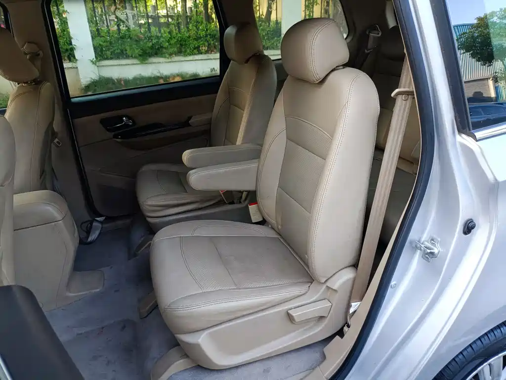 Wuling Hongguang 2015 — фото 25