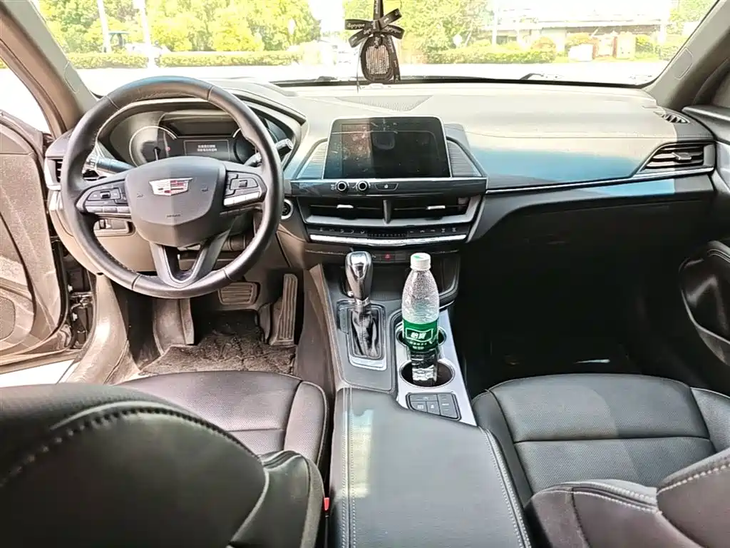 Cadillac CT4 2022 — фото 10