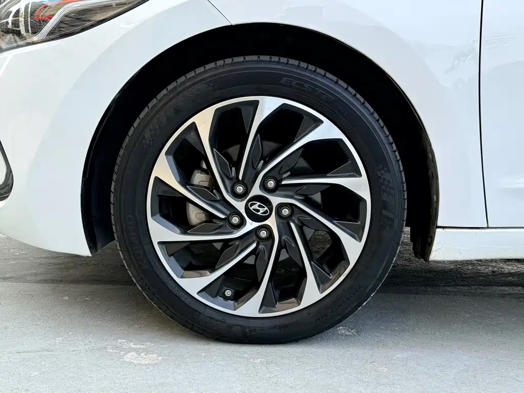 Hyundai Elantra 2020 — фото 15