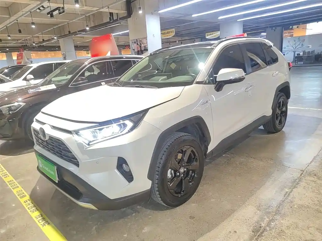 Toyota RAV4 2021 — фото 2