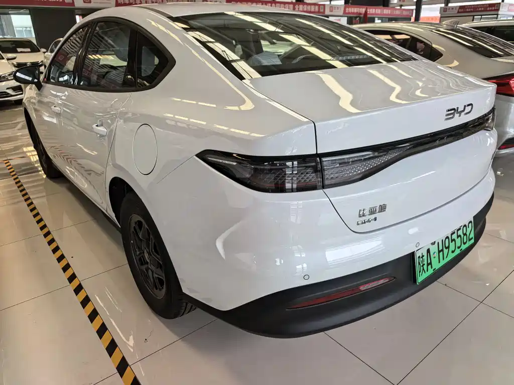 BYD Seal 05 DM-i 2026 — фото 6