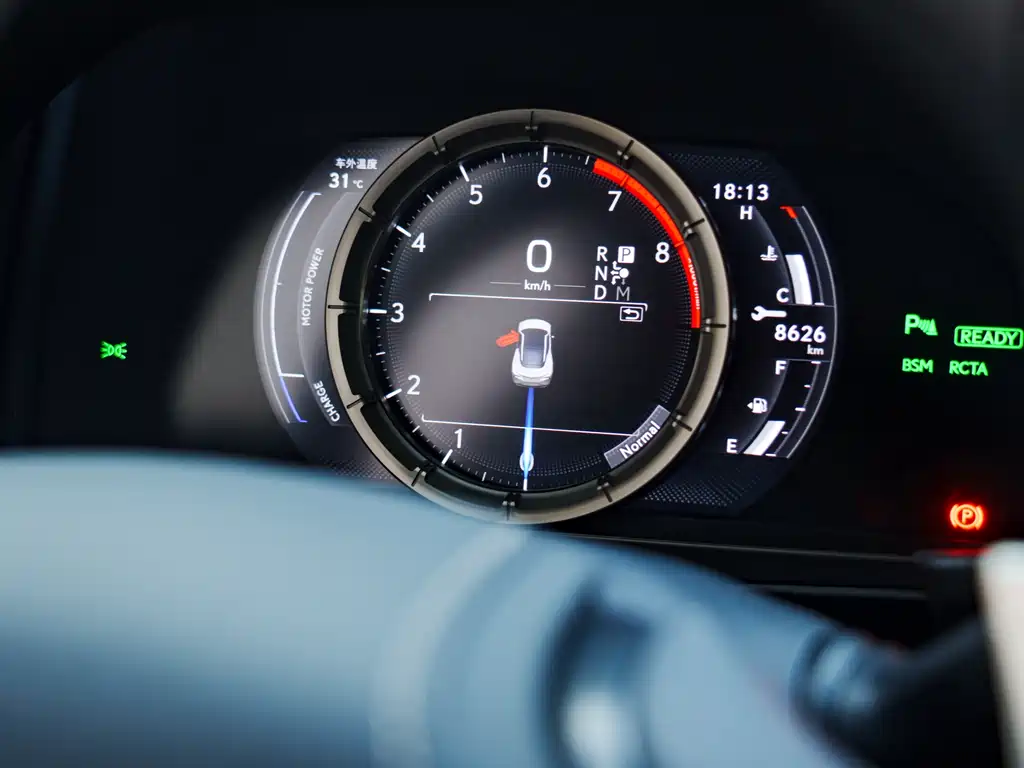Lexus LC 2018 — фото 15