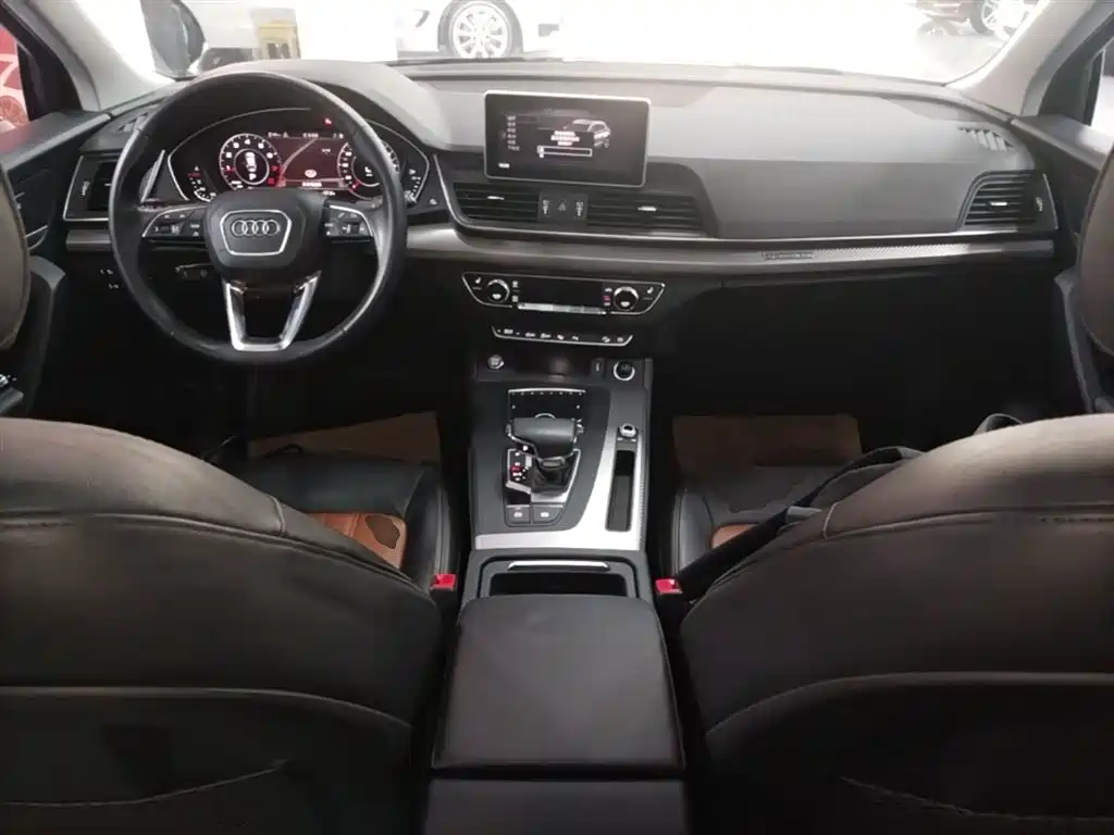 Audi Q5L 2020 — фото 10