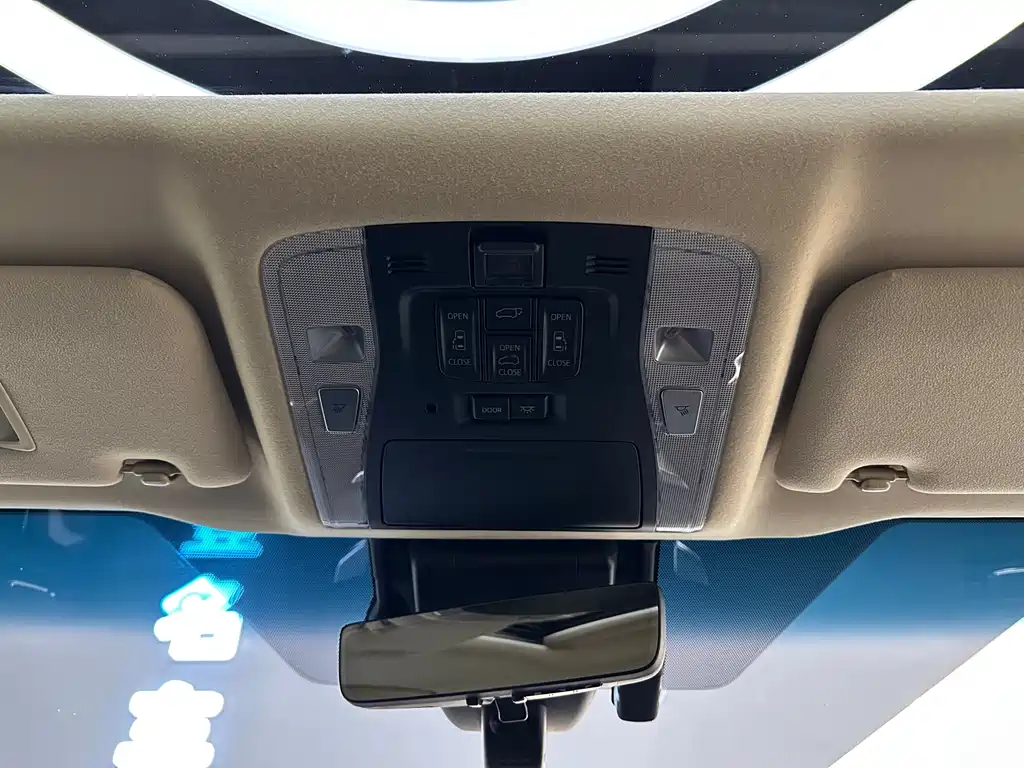 Toyota Alphard 2022 — фото 15