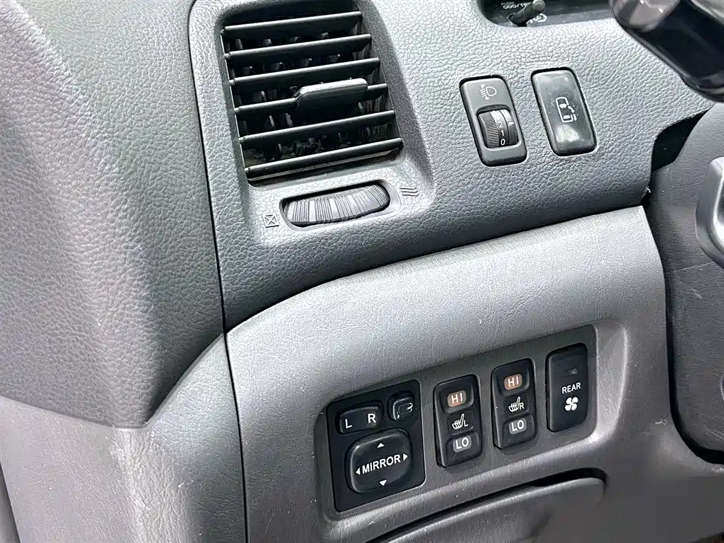 Toyota Previa 2005 — фото 16