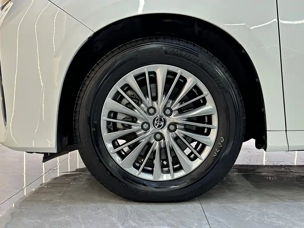 Toyota Alphard 2022 — фото 8