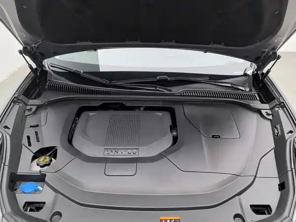 Lynk & Co 06 EM-P 2021