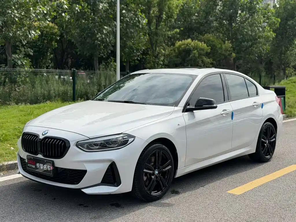 BMW 1 Series 2023 — фото 1