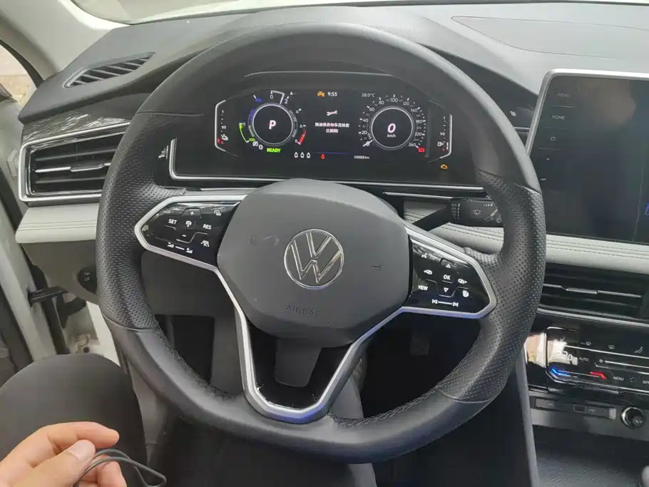 Volkswagen Tiguan L Plug-In Hybrid 2024 — фото 15