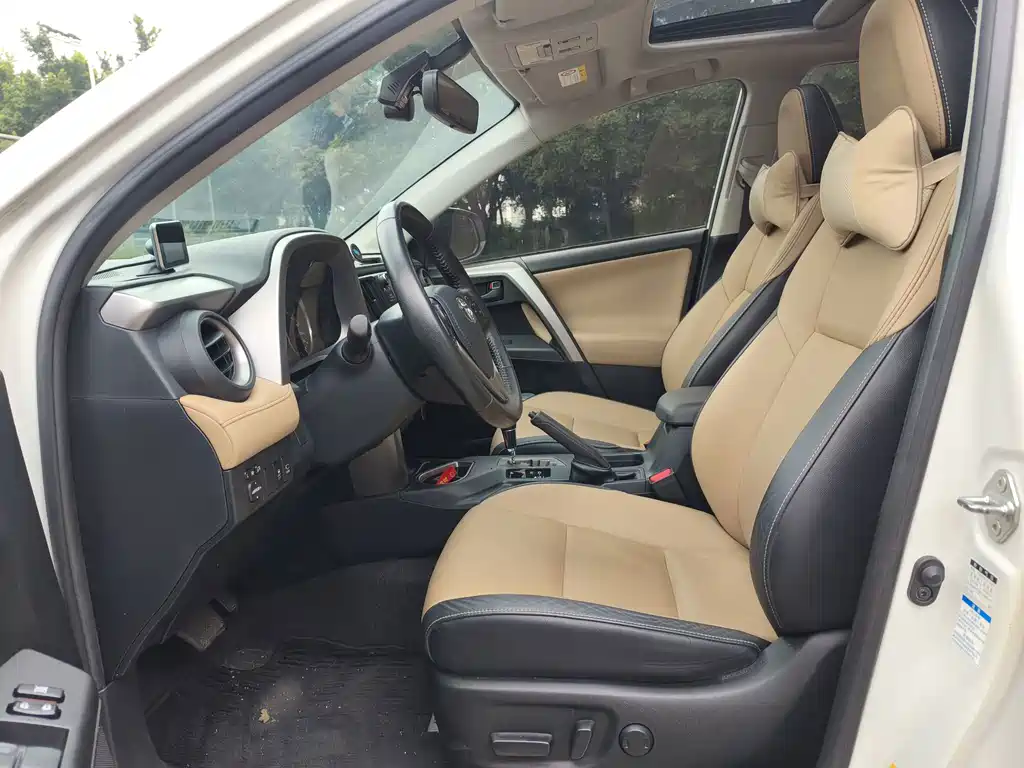 Toyota RAV4 2017 — фото 14