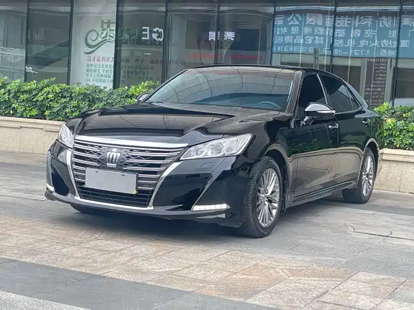 Toyota Crown 2015