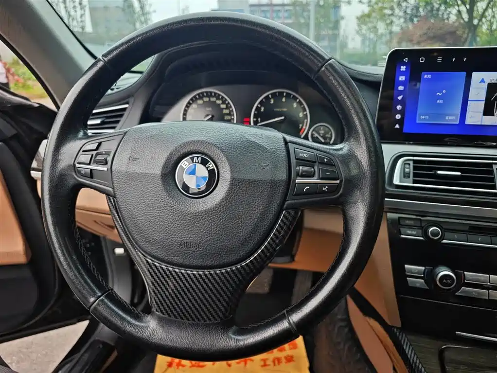 BMW 7 Series 2011 — фото 10
