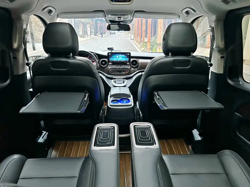 Mercedes-Benz V-Class 2021 — фото 14