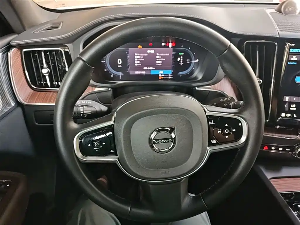 Volvo XC60 PHEV 2024 — фото 11