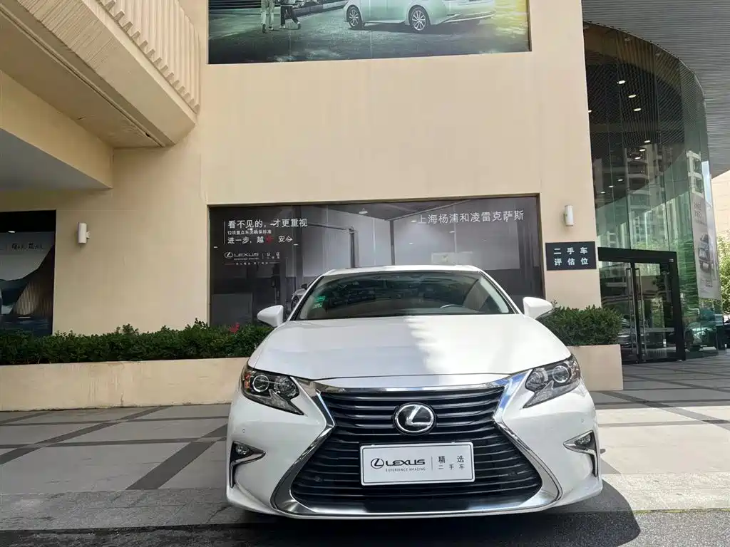 Lexus ES 2016