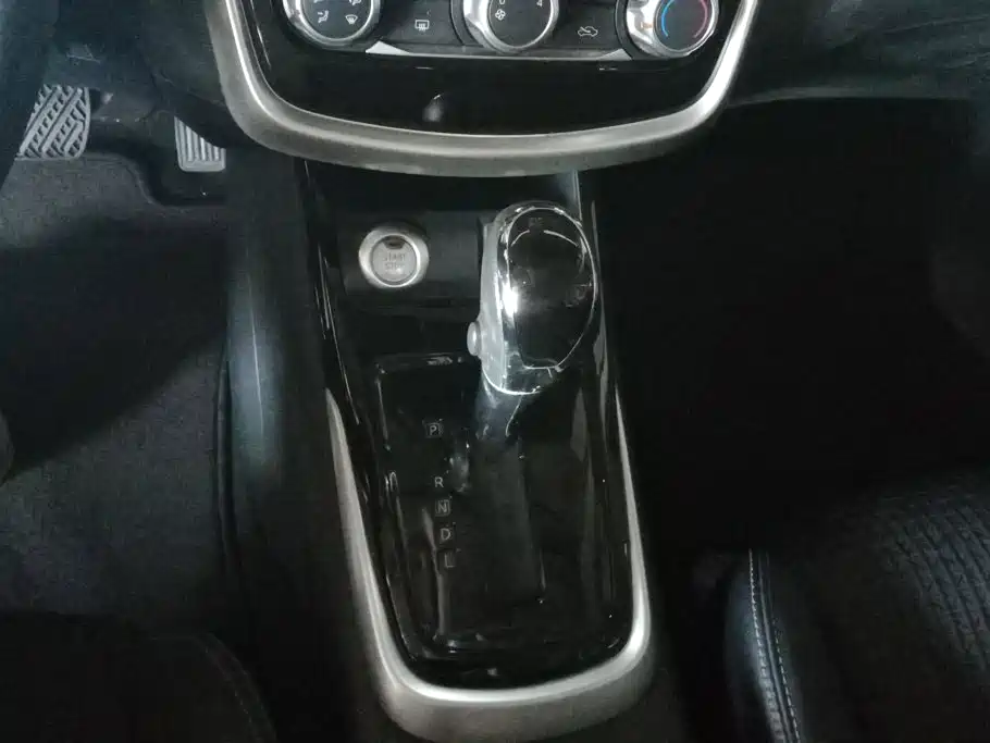 Nissan Tiida 2018 — фото 16
