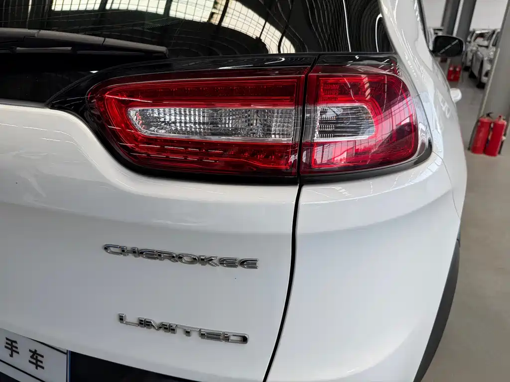 Jeep Cherokee 2020 — фото 19
