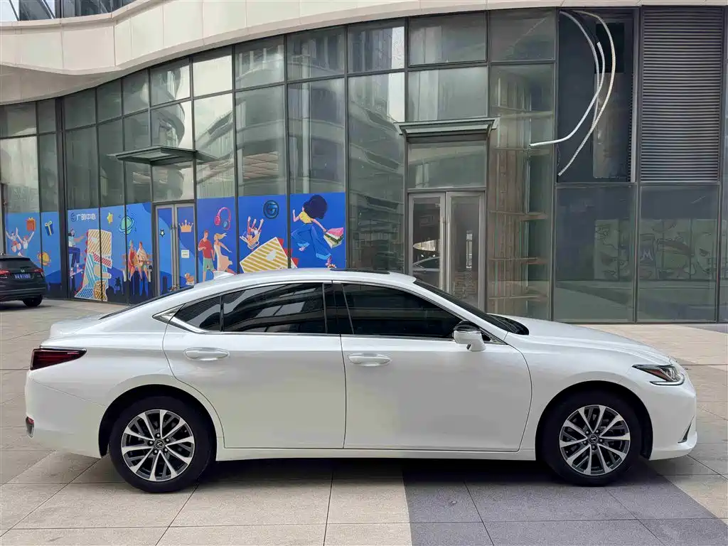Lexus ES 2023 — фото 24