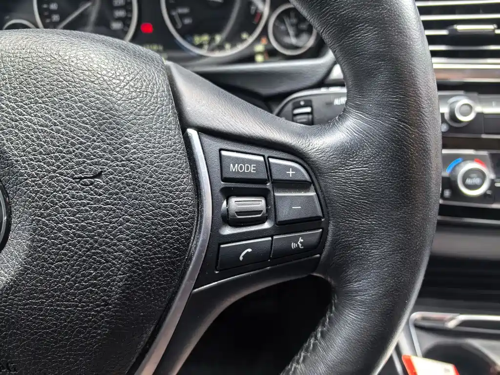BMW 3 Series 2019 — фото 15