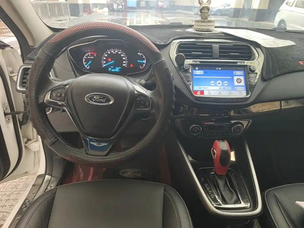 Ford Escort 2017 — фото 10