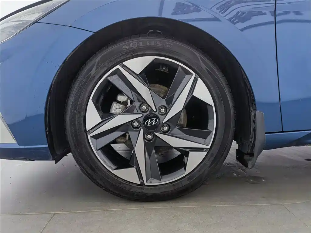 Hyundai Elantra 2023 — фото 17