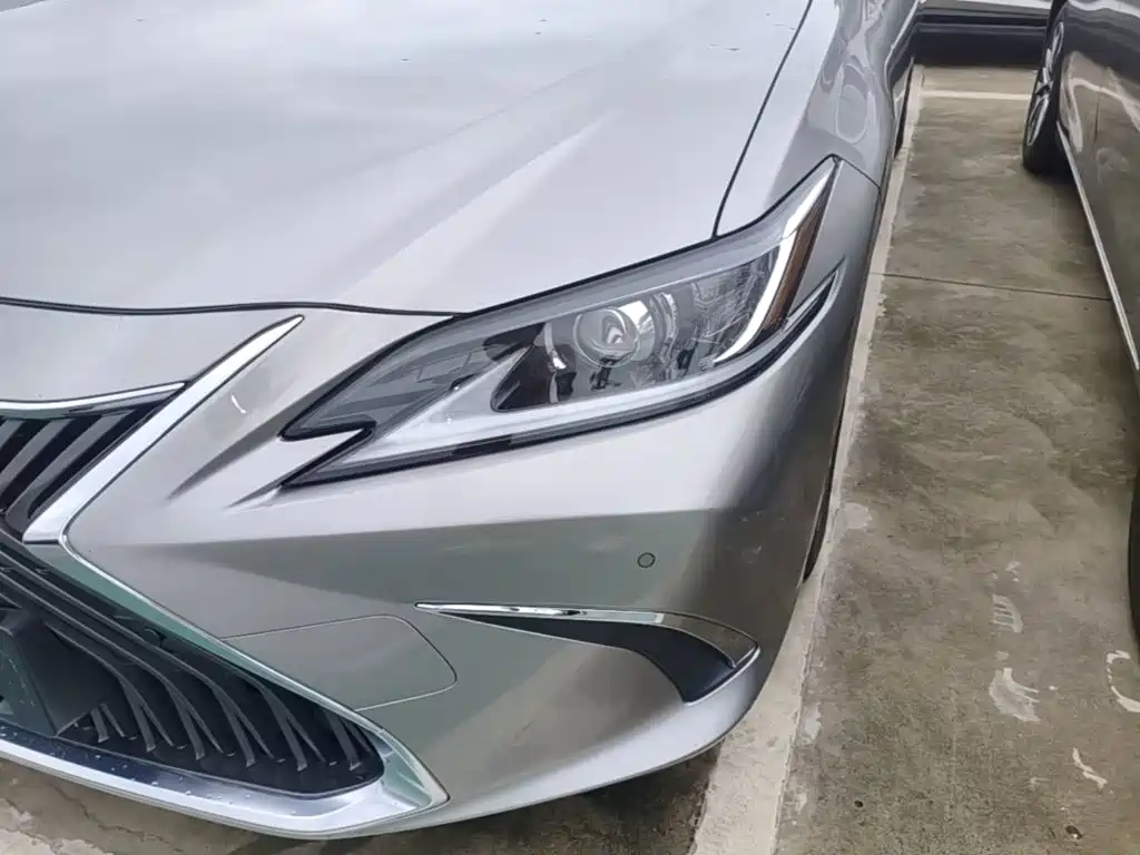 Lexus ES 2021 — фото 24