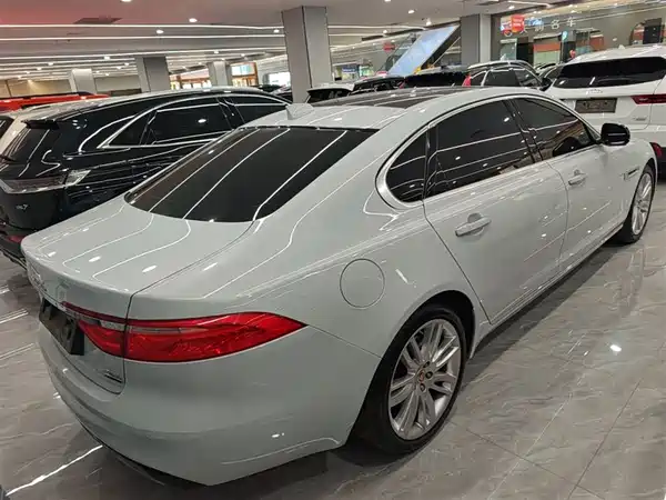 Jaguar XFL 2020