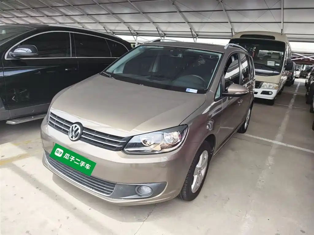 Volkswagen Touran 2015 — фото 1
