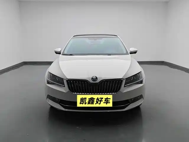 Skoda Superb 2018 — фото 2