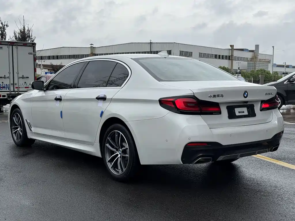 BMW 5 Series 2021 — фото 10