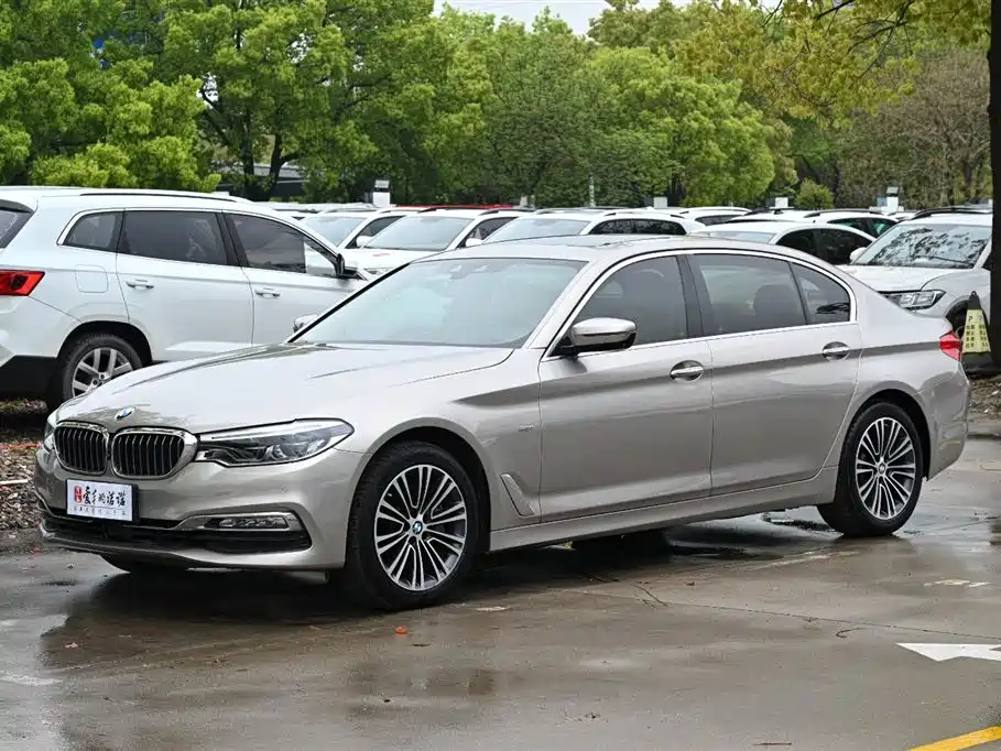 BMW 5 Series 2018 — фото 1