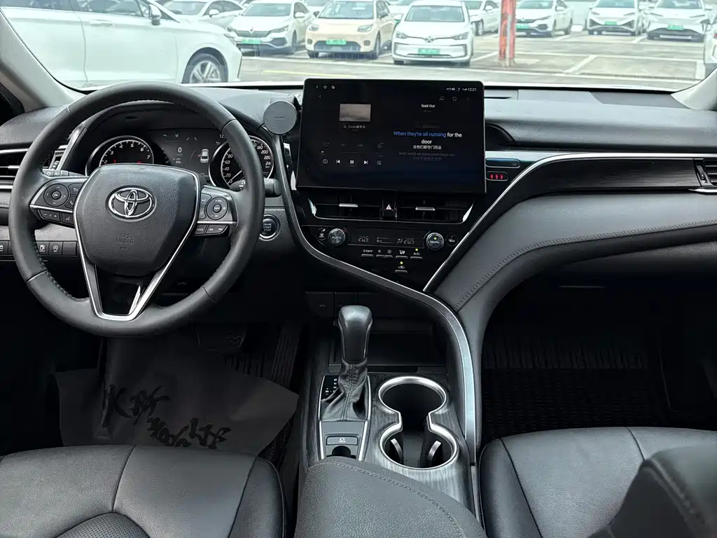 Toyota Camry 2021 — фото 10