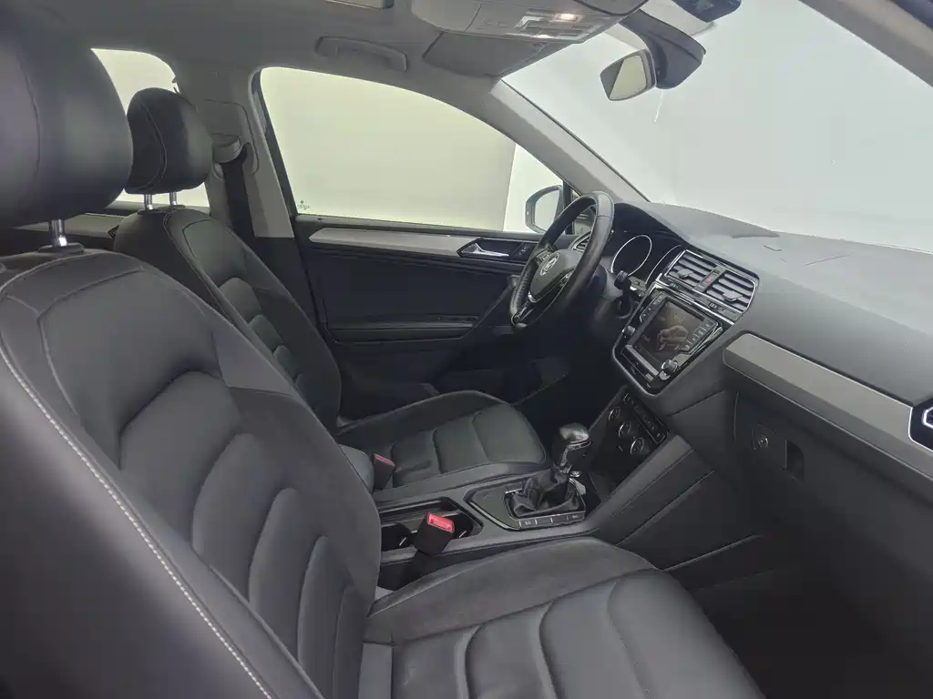 Volkswagen Tiguan L 2018 — фото 13