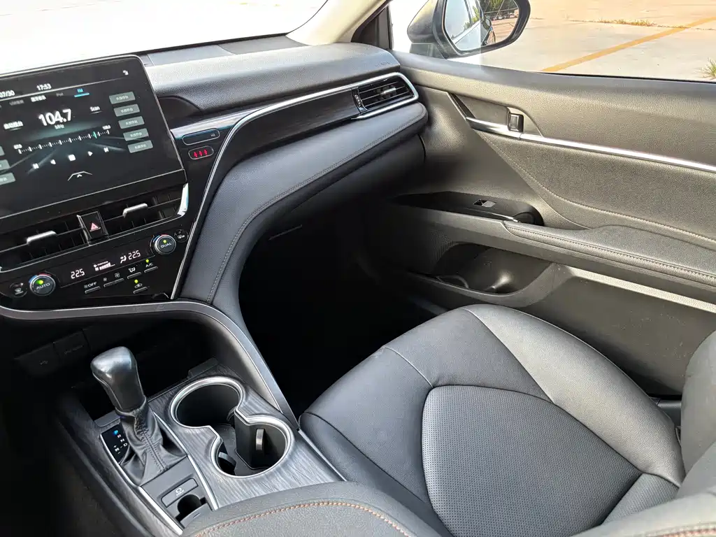 Toyota Camry 2021 — фото 12