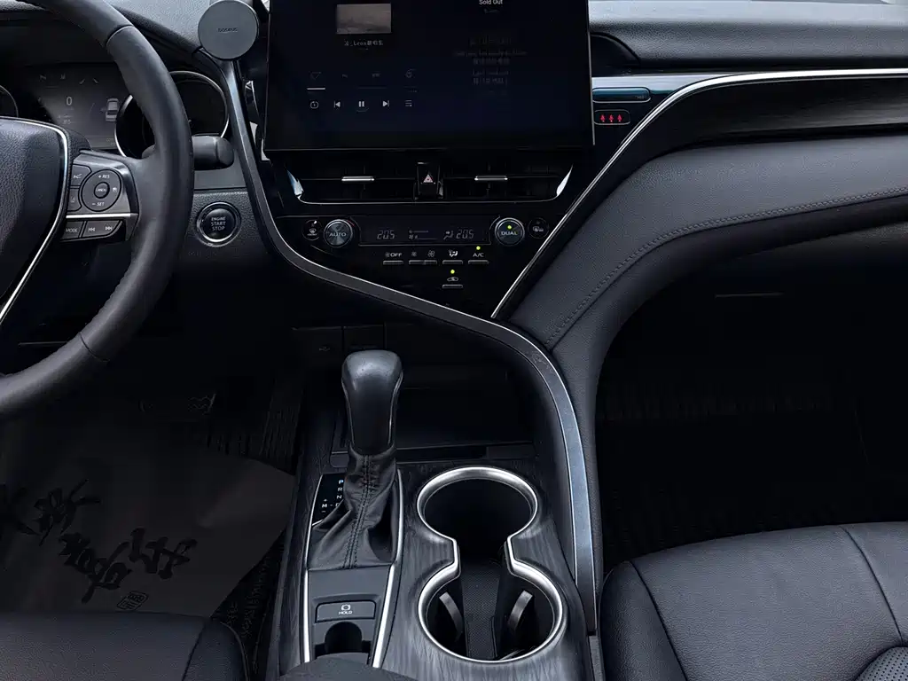 Toyota Camry 2021 — фото 11