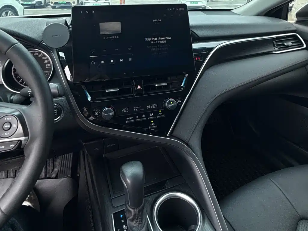 Toyota Camry 2021 — фото 15
