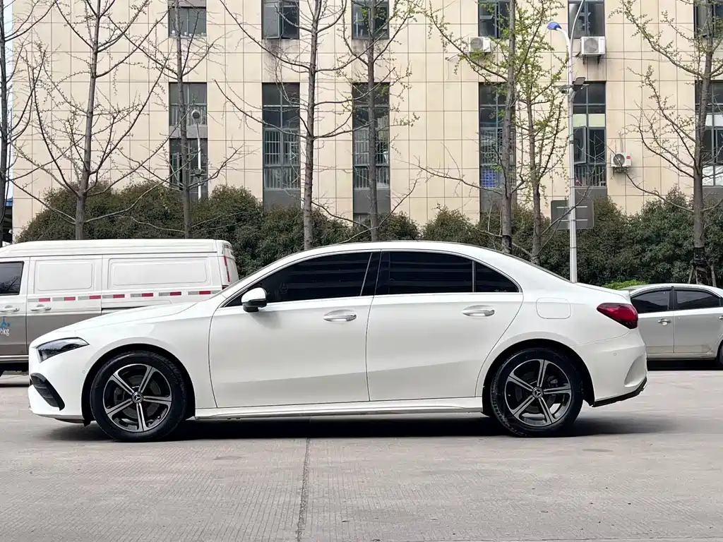 Mercedes-Benz A-Class 2023 — фото 5