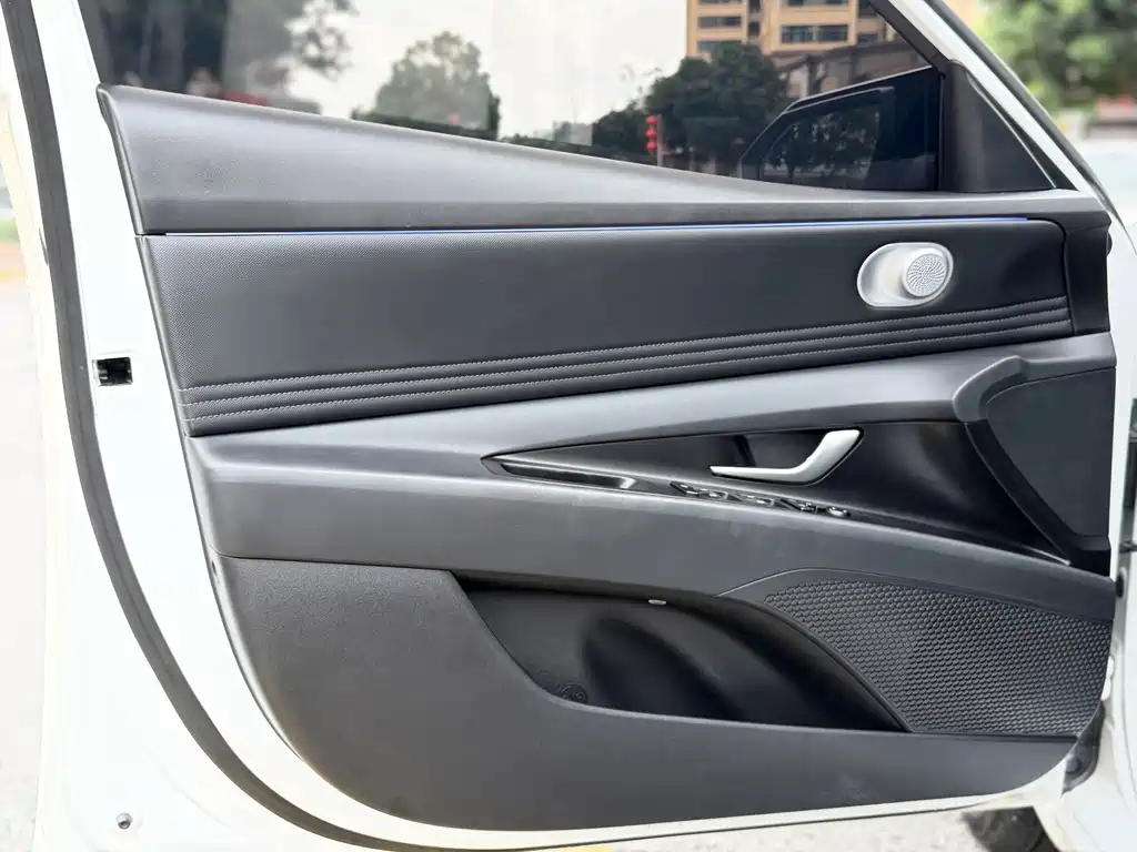 Hyundai Elantra 2023 — фото 10