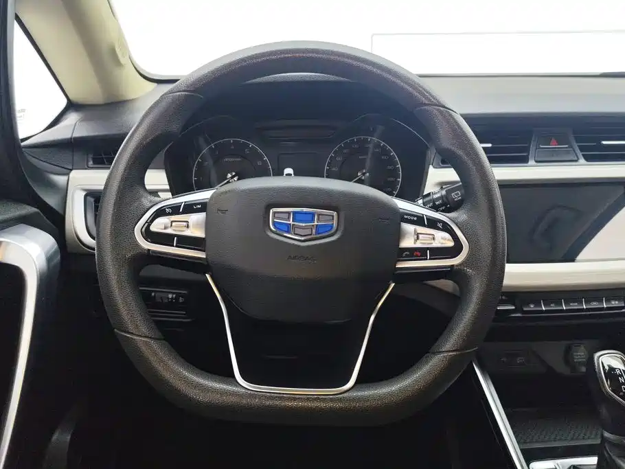 Geely Vision X3 2021 — фото 15