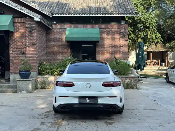 Mercedes-Benz E-Class 2022