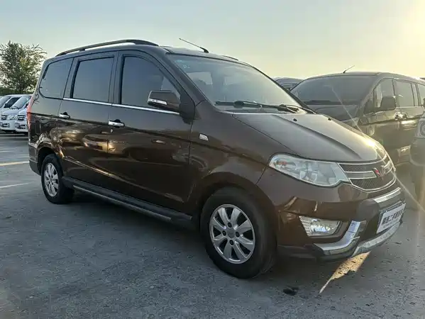 Wuling Hongguang 2015