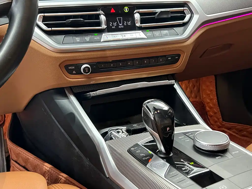 BMW 3 Series 2019 — фото 23
