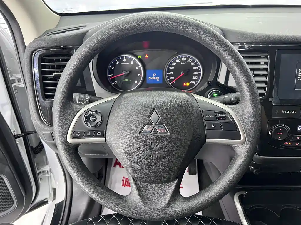 Mitsubishi Outlander 2022 — фото 11