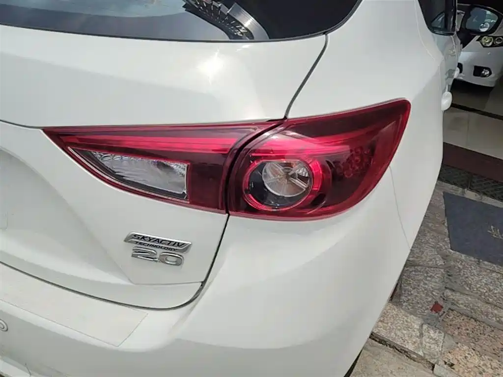 Mazda 3 Axela 2019 — фото 8