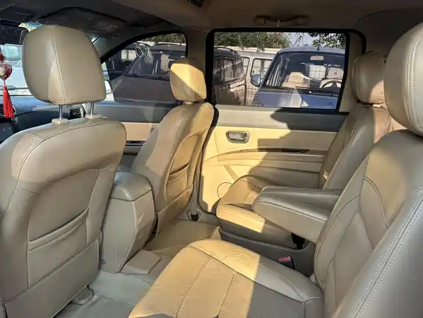 Wuling Hongguang 2015