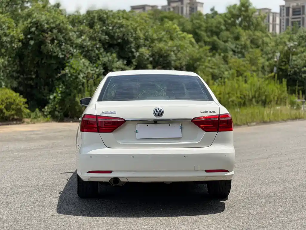Volkswagen Lavida 2013