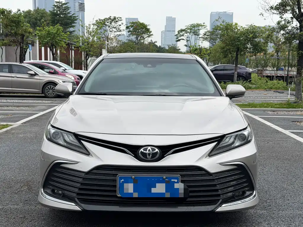 Toyota Camry 2022 — фото 2