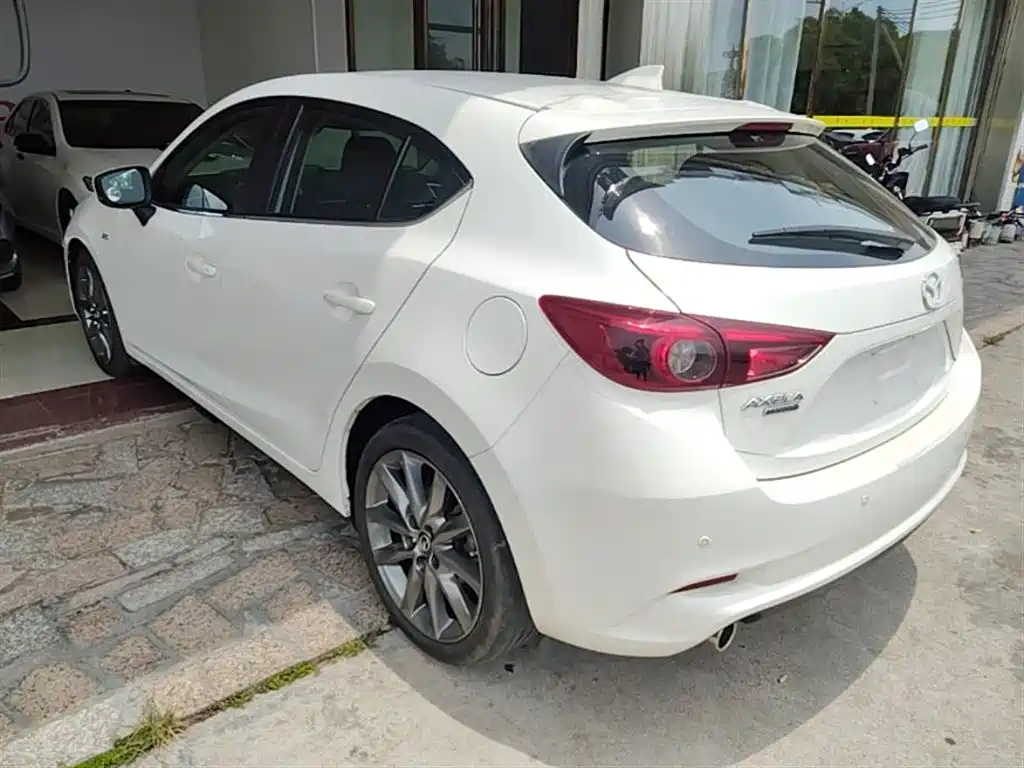 Mazda 3 Axela 2019 — фото 5