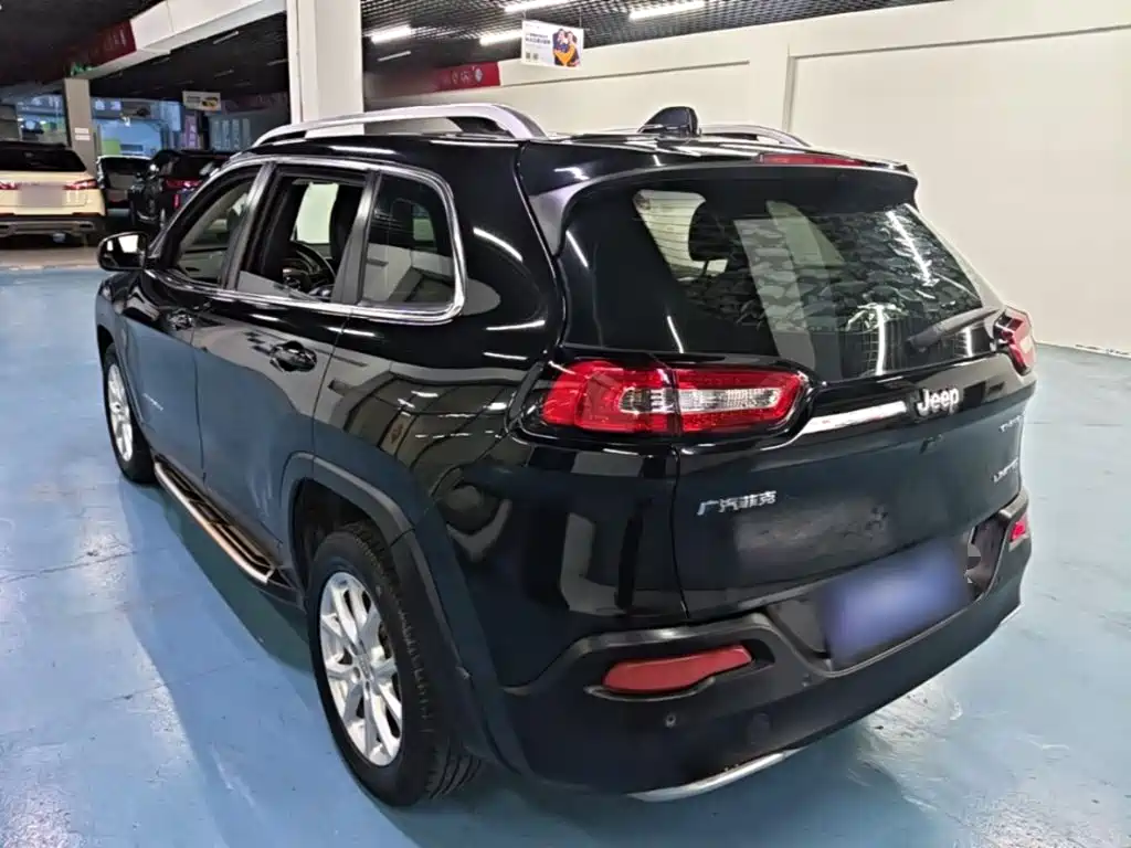 Jeep Cherokee 2018 — фото 23