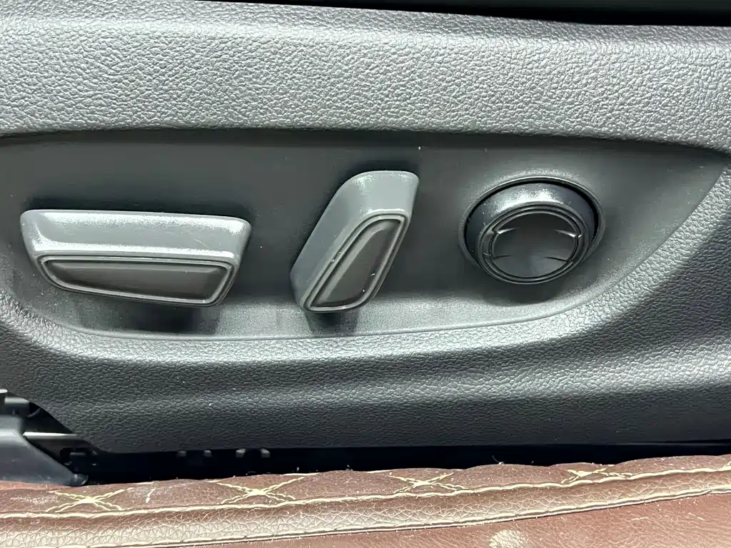 Toyota Camry 2023 — фото 18